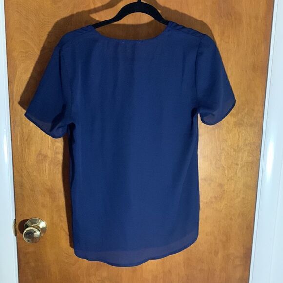 NWOT Francesca’s navy blue shear tie front short sleeve! Size S - Picture 3 of 3